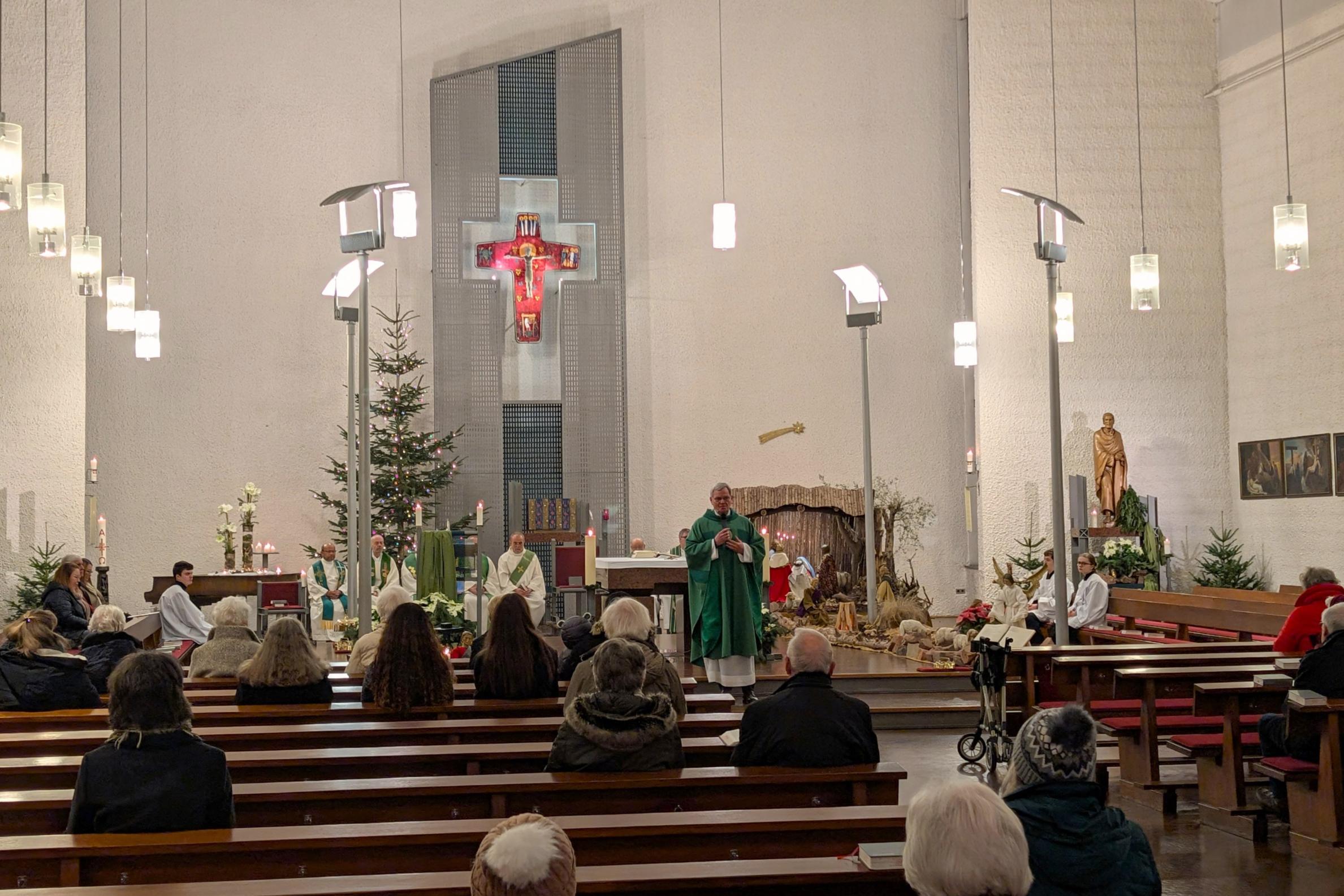 Mit einem Gottesdienst mit Generalvikar hat die neue Pfarrei Maria Königin Merchweiler ihre Fusion gefeiert.