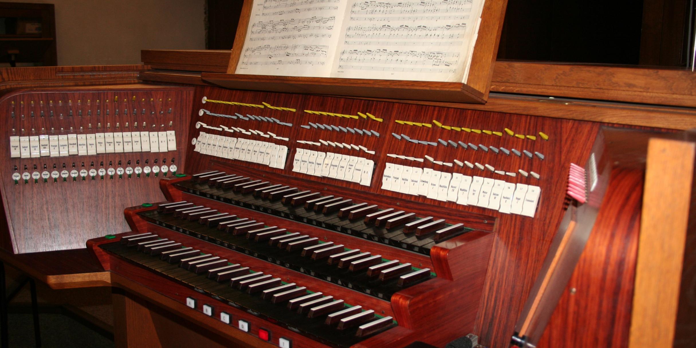 Spieltisch Roethinger-Orgel St Marien Neunkirchen