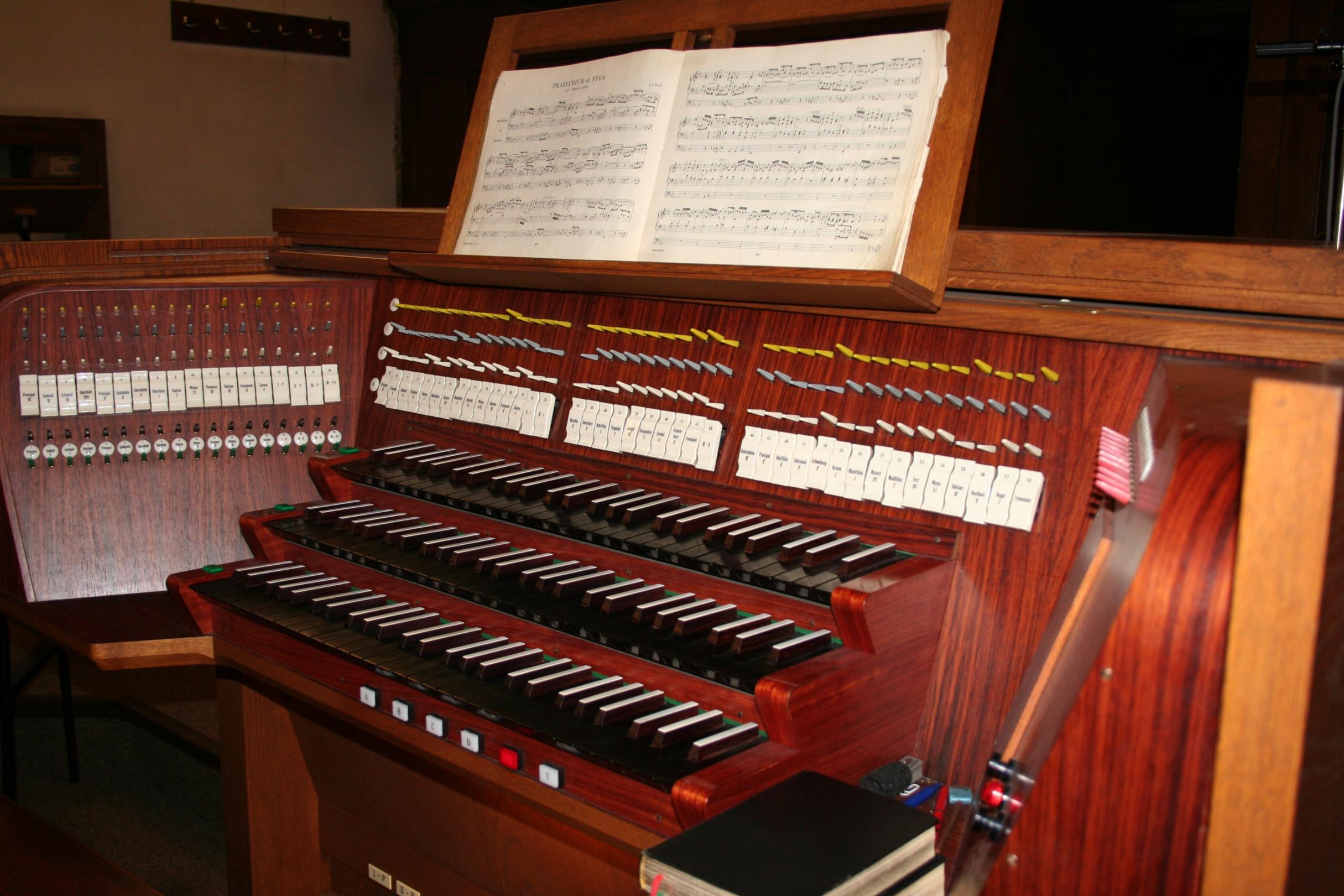Spieltisch Roethinger-Orgel St Marien Neunkirchen