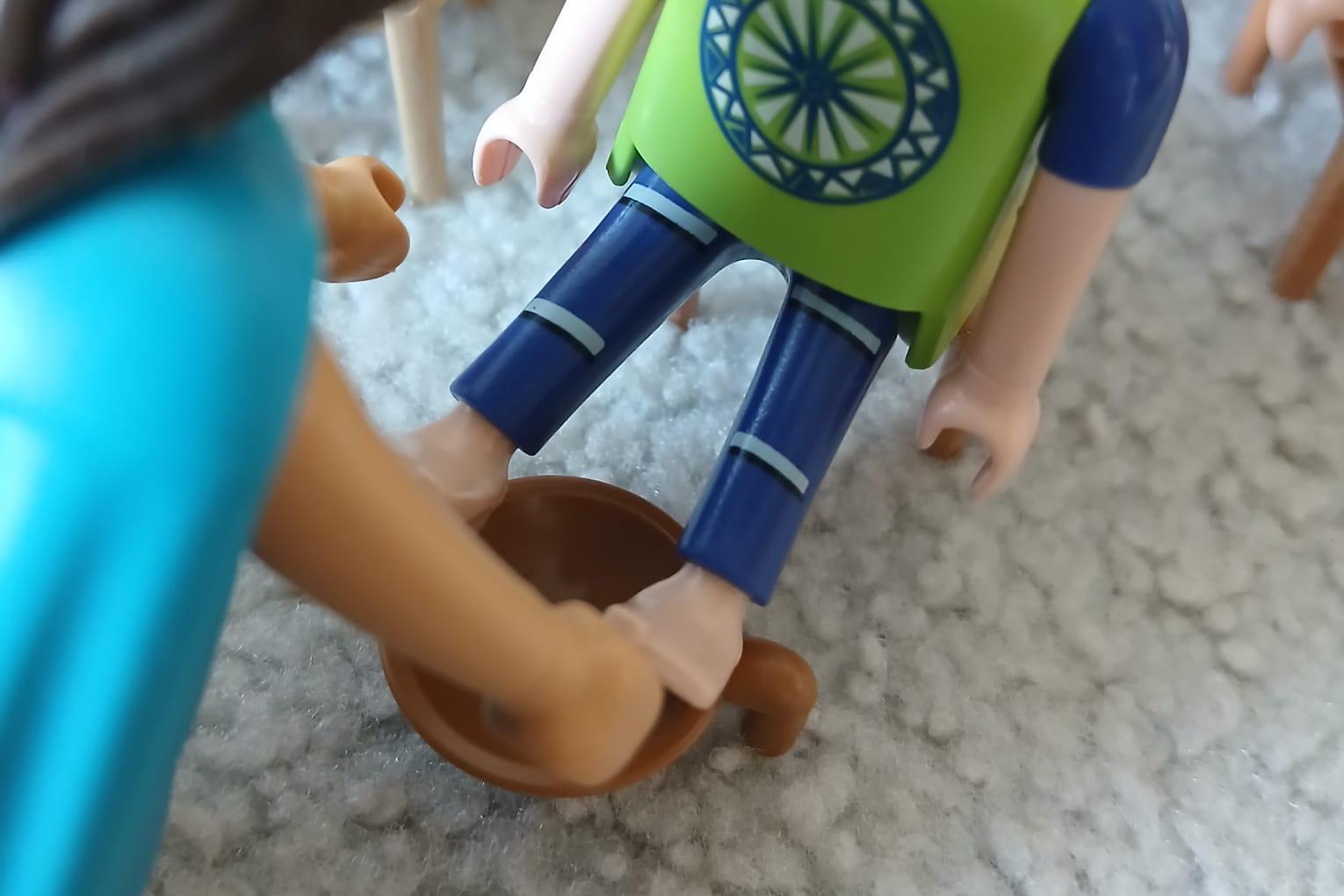 Fußwaschung mit Playmobil-Figuren