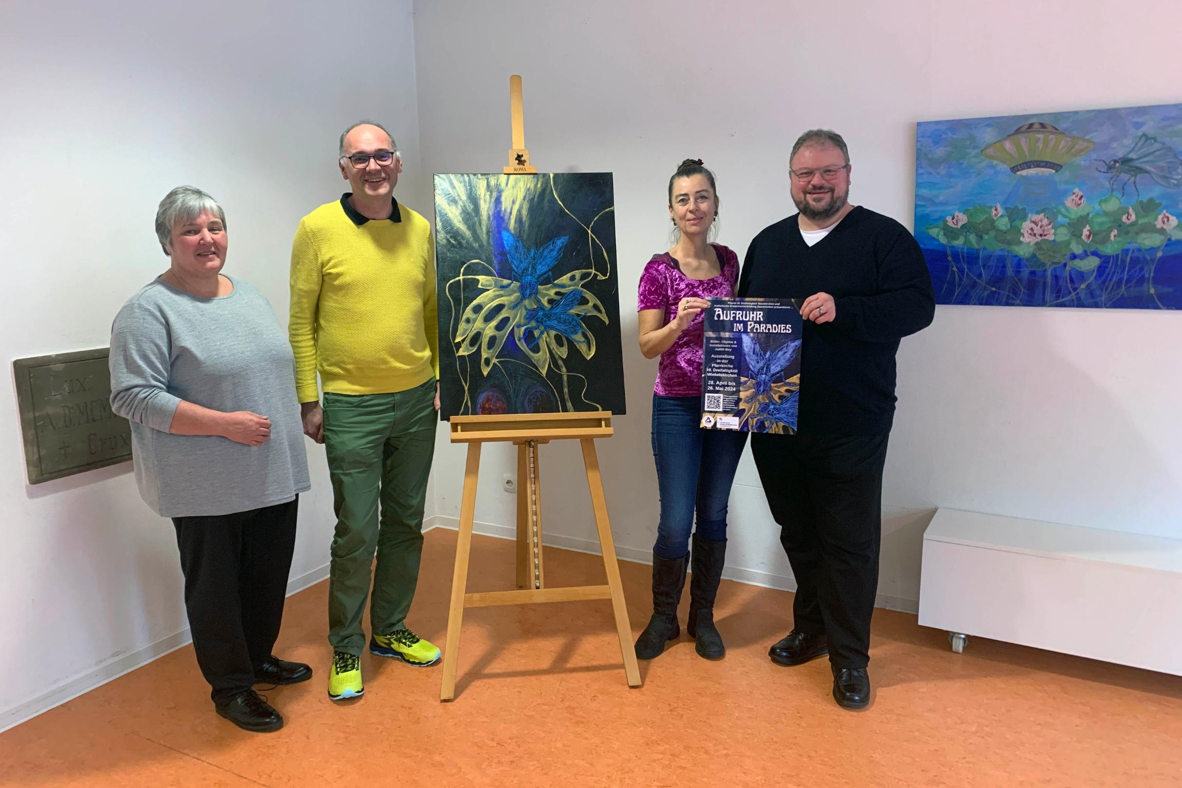 Gemeindereferentin Claudia Busch, Klaus Becker (KEB), Künstlerin Judith Boy und Pfarrer Markus Krastl freuen sich auf die Ausstellung.