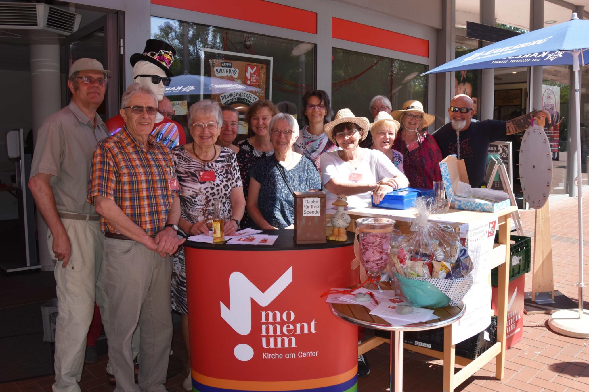 Das große Team der Ehrenamtlichen hat das Promenadenfest organisiert.