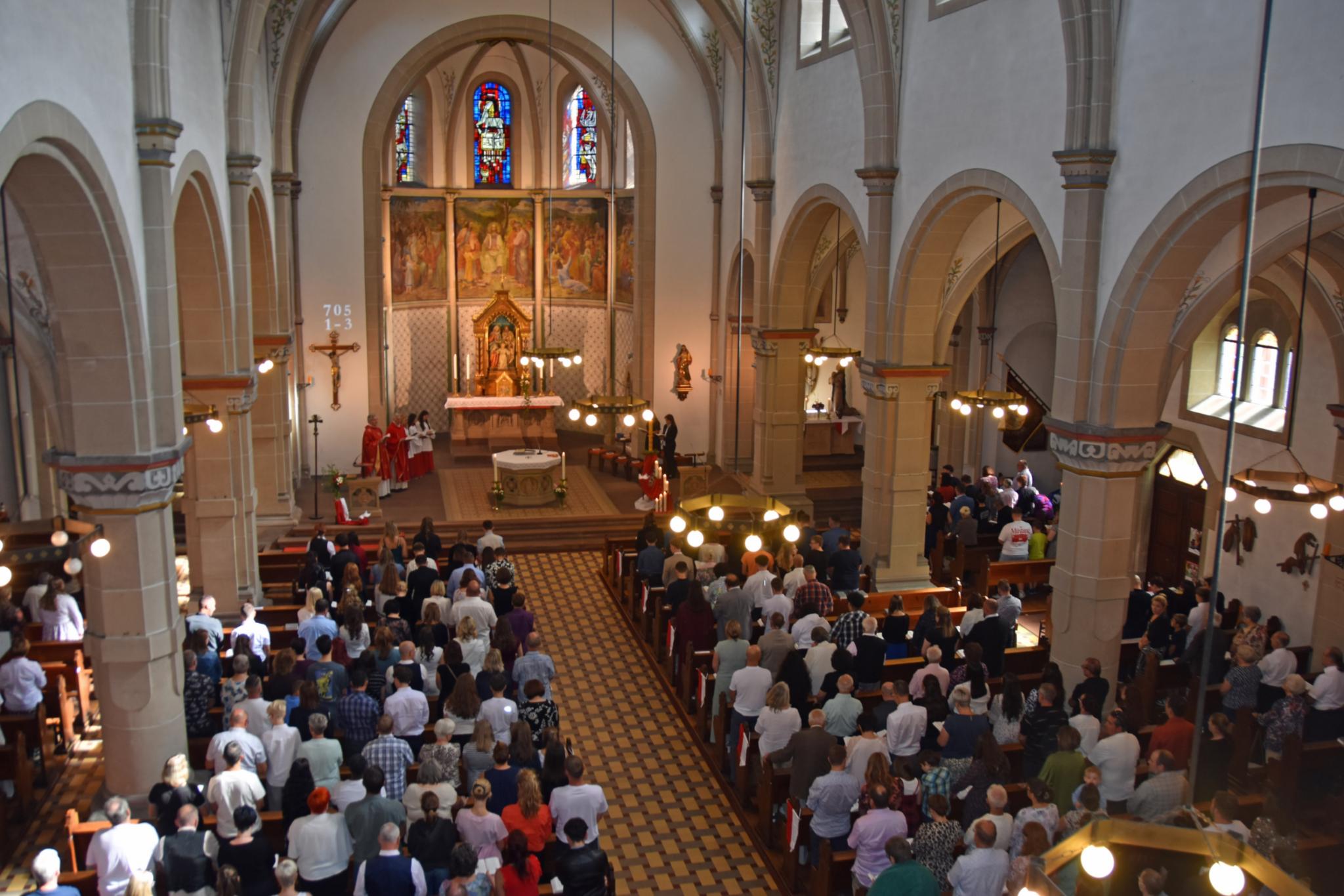 Vollbesetzte Kirche in Hüttigweiler